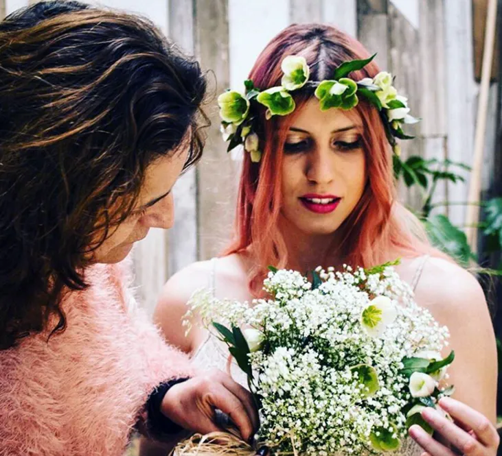 Tocado de florería en Santiago para boda elegante